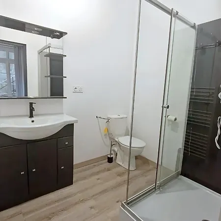 شقة 5, 1er Etage, Un T2 Avec Terrasse, 4 Couchages