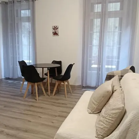 شقة 5, 1er Etage, Un T2 Avec Terrasse, 4 Couchages